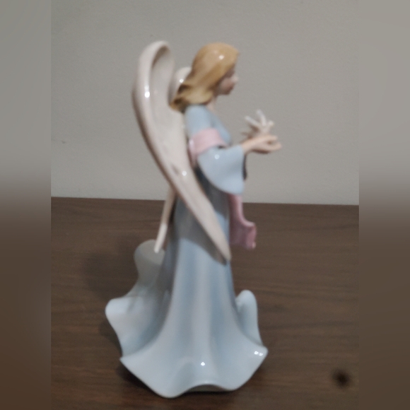 Heavenly Touch porcelain Angel Figurine - Picture 5 of 10